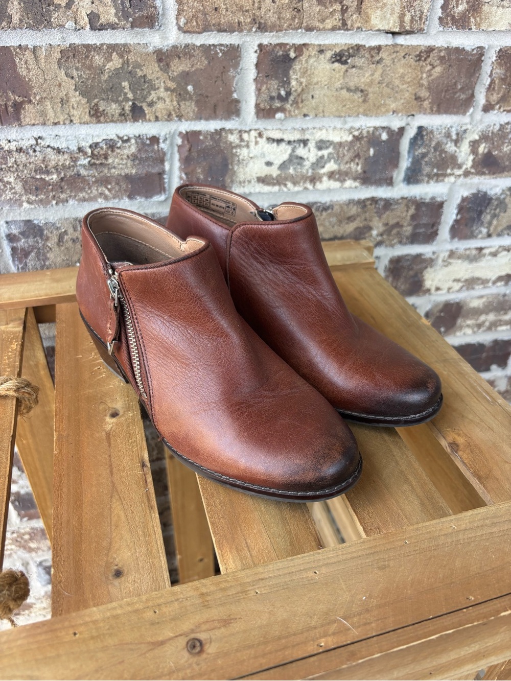 Vionic Jolene Leather Ankle Booties Size 6 Brown Cognac Side Zip Block Heel